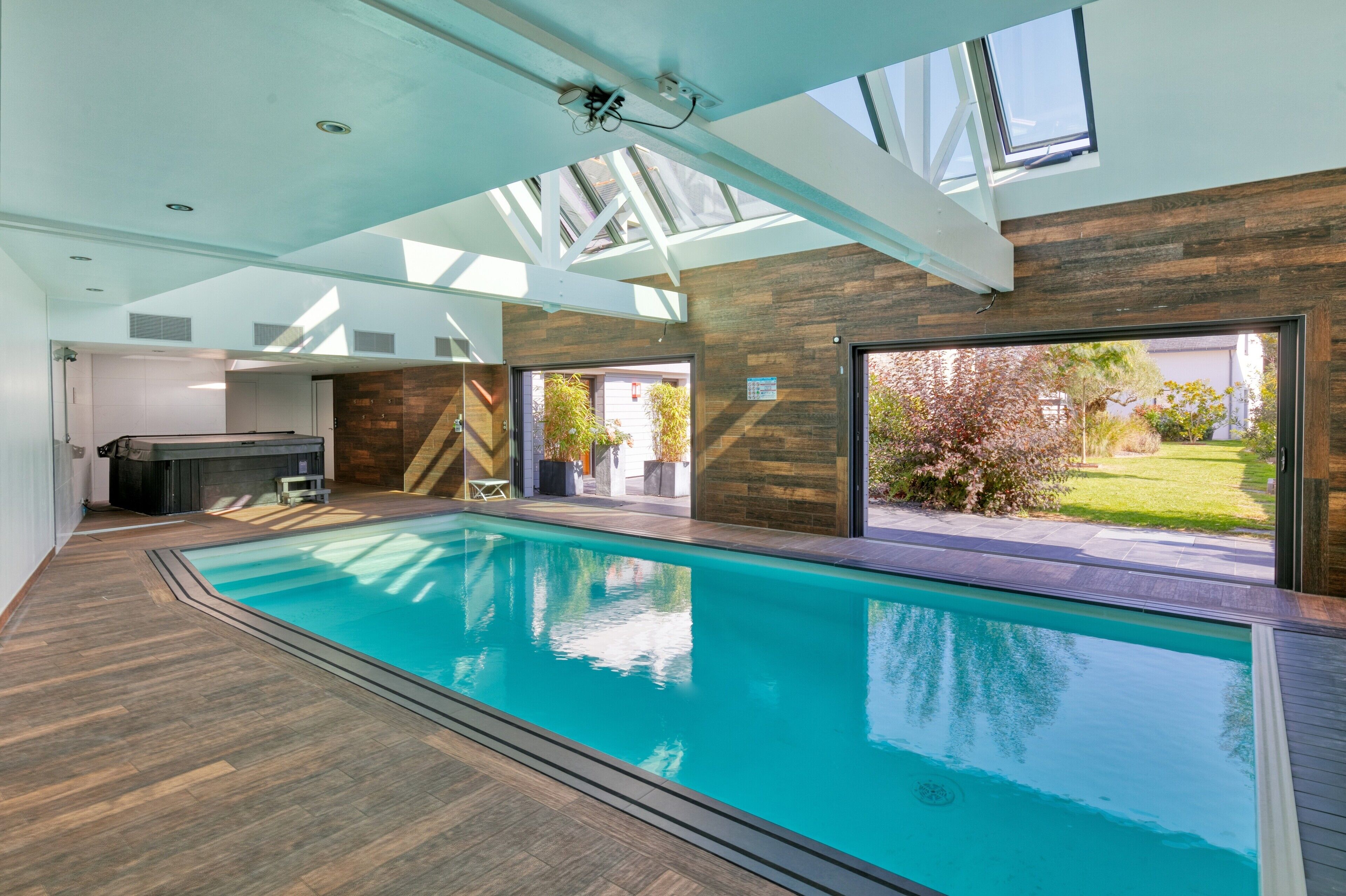 Inomhuspool och uppvärmd pool