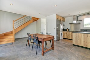 Dining - Holiday Home 'Villa Ker Minet - Maison 4 Pers' with Private Terrace, Wi-Fi and Air Conditioning (Piriac-sur-Mer)