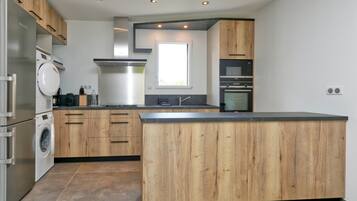 KylskÄp, mikrovÄgsugn, ugn och spishÀll