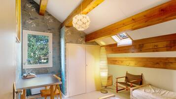 4 habitaciones, tabla de planchar con plancha y wifi gratis