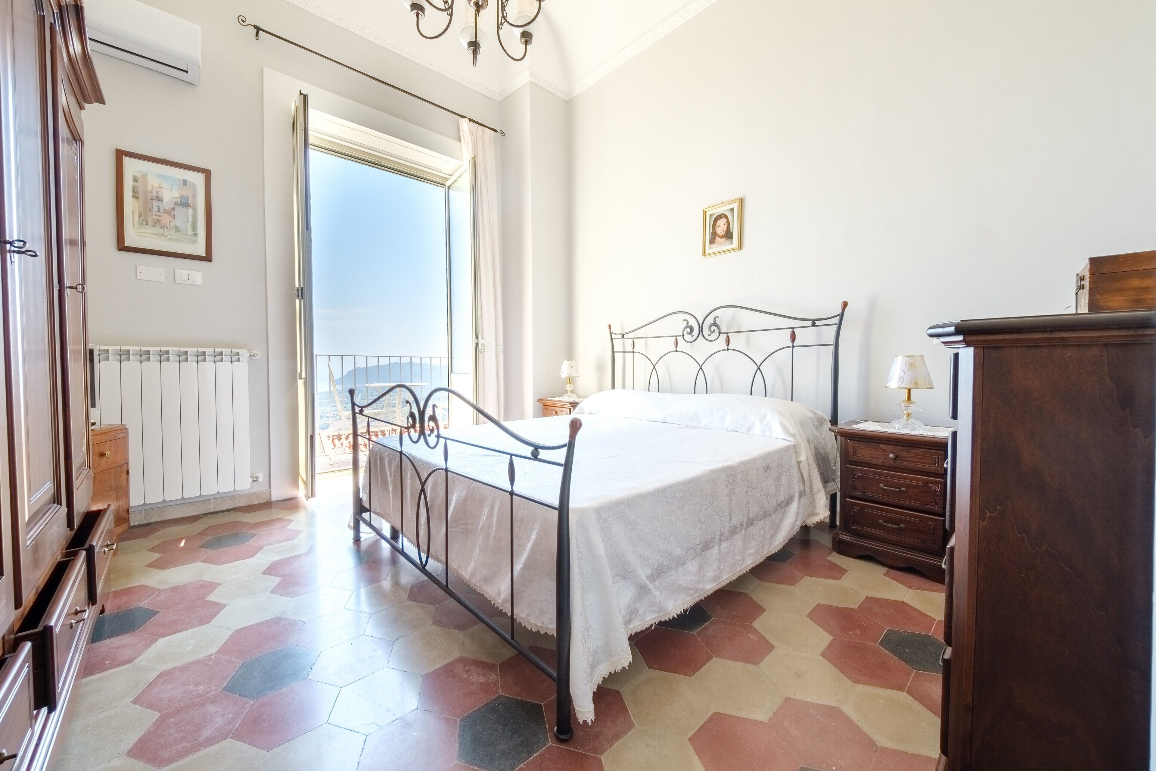 6 camere, ferro/asse da stiro, Wi-Fi gratuito, lenzuola