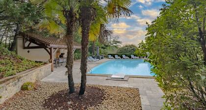 Holiday Home 'Les Combes De Rieux' with Private Terrace, Private Garden and Wi-Fi