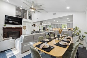 Dining - Modern 3-bedroom house walking distance from UF stadium! (Gainesville)