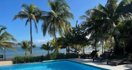 Casa de Wilson - 5 Bedroom Beachfront Villa