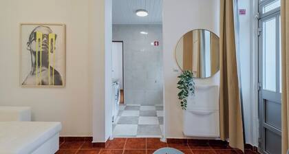 House By The Sea, SetĂșbal