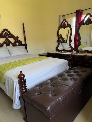 2 chambres, fer et planche à repasser, Wi-Fi, draps fournis