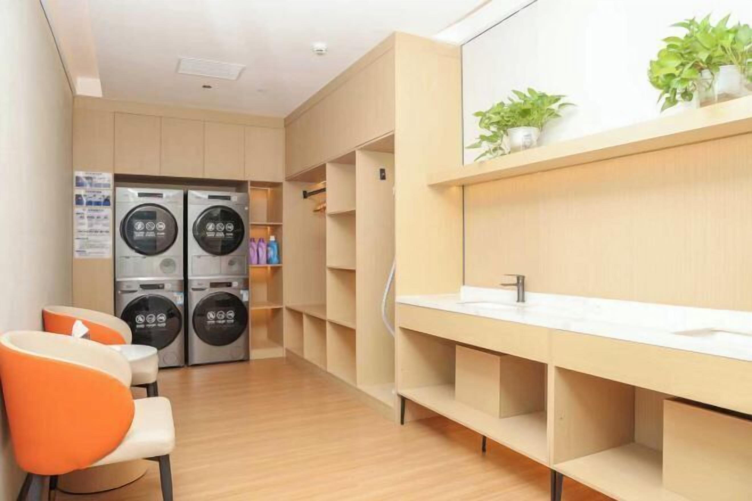 المنشأة من الداخل