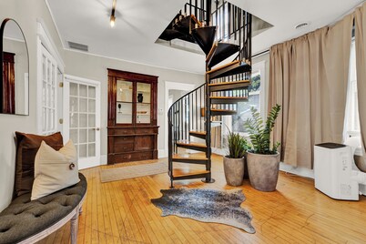 NEW! Fun, style & comfort Eastside MKE Best Day Townhouse 4 bedrooms