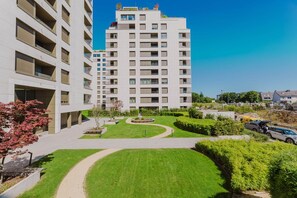 Exterior - Ideal Kirchberg 2BR w/ Balcony, Fully Furnished, by Blueground (Luxembourg)