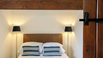 House, Garden View | 2 bedrooms, iron/ironing board, free WiFi