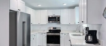 Cozy Coastal Abode- 4bed,3bath