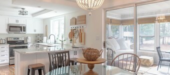 Luxurious, Meticulous, Charming, Beautifully appointed 3bedroom in State College