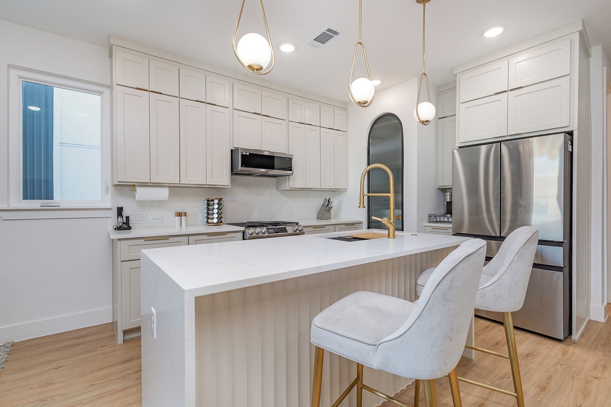 Kühlschrank, Mikrowelle, Ofen, Geschirrspüler