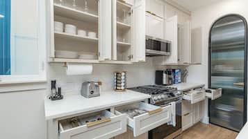 Fridge, microwave, oven, dishwasher