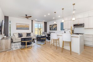 TV connectée, cheminée, jeux vidéo