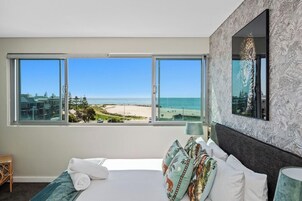 Premium Three Bedroom Ocean View Apartment | Iron/ironing board, WiFi (free), bed sheets