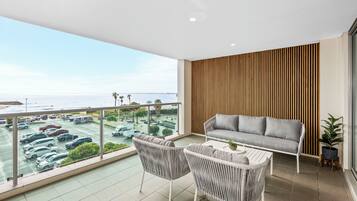 Three Bedroom Ocean View Apartment | Balkon