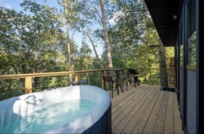 Tina de hidromasaje al aire libre