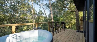 Two Tree Retreet Treehouse With Hot Tub Secluded Stay