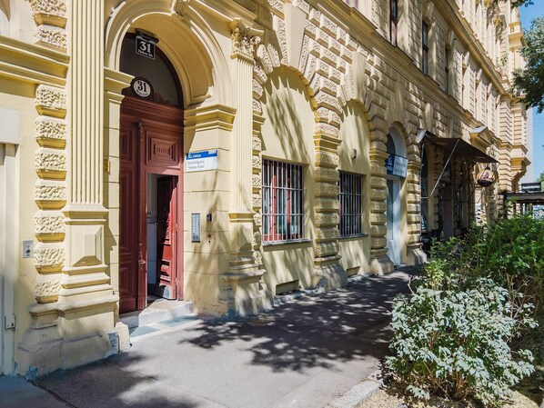 Exterior detail - Superb Alsergrund 4BR w/ Elevator, Open Plan, by Blueground (Vienna)