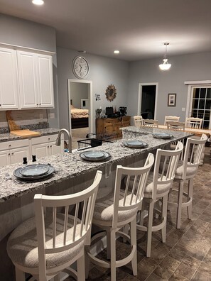 5 bedrooms, desk, iron/ironing board, free WiFi - Spacious Coastal Home perfect for Holidays! Large game room. 5 minutes to beach! (Lewes)