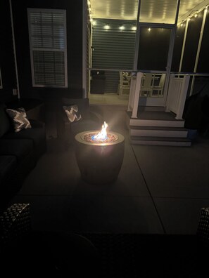 Property grounds - Spacious Coastal Home perfect for Holidays! Large game room. 5 minutes to beach! (Lewes)