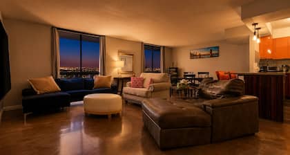 Spacious High Rise 2BR, 3 mins from Sphere, Convention & Strip • Pool/Hot Tub