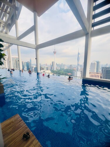 1-bedroom apartment with balcony in Kuala Lumpur with AC, fitness room, WiFi