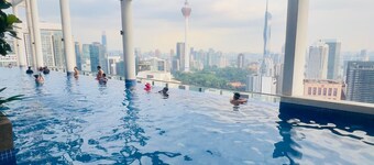 1-bedroom apartment with balcony in Kuala Lumpur with AC, fitness room, WiFi