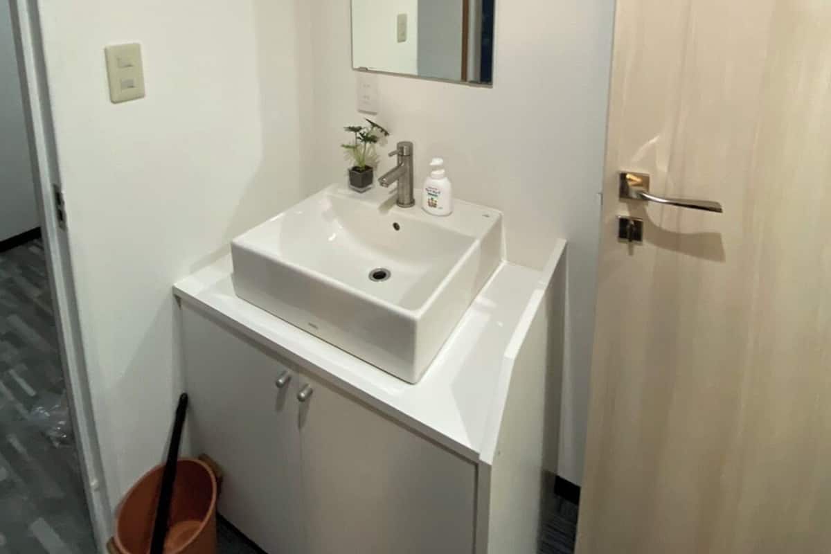 Standard Double Room, Partial Lake View | Individually decorated, free WiFi, bed sheets