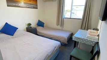 Kamar Twin Ekonomi, pemandangan danau terbatas | Didekorasi berbeda-beda, Wi-Fi gratis, dan seprai linen