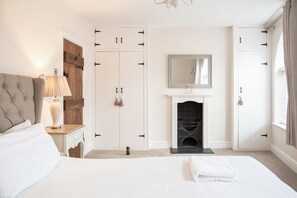 2 bedrooms, iron/ironing board, free WiFi - Charming 2 BD House in Tewkesbury Centre (Tewkesbury)