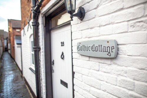 Charming 2 BD House in Tewkesbury Centre
