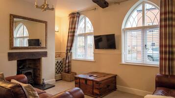 House | Living area | Flat-screen TV