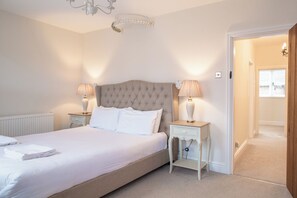 House | 2 bedrooms, iron/ironing board, free WiFi