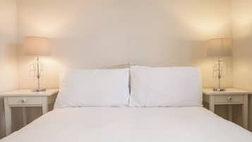 House | 2 bedrooms, iron/ironing board, free WiFi