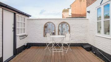 House | Terrace/patio