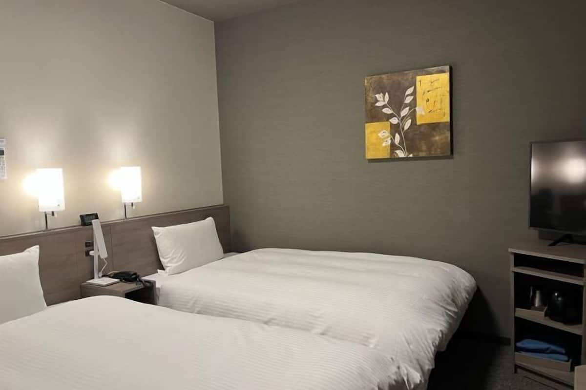 1 bedroom, desk, laptop workspace, blackout curtains