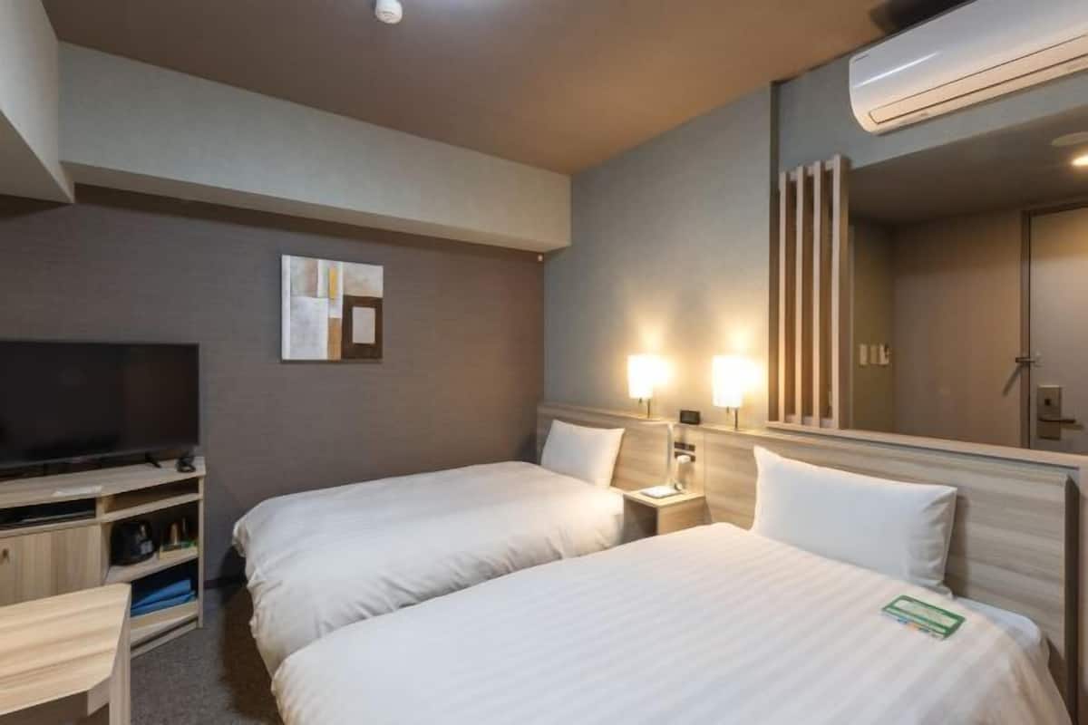 1 bedroom, desk, laptop workspace, blackout curtains