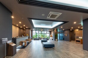 Lobby sitting area - Hotel Route Inn Numata (Numata)