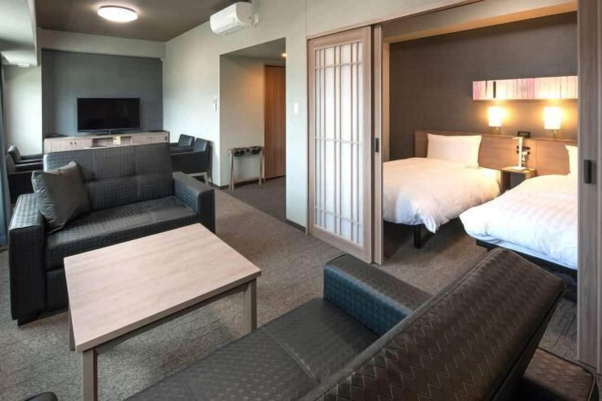 1 bedroom, desk, laptop workspace, blackout curtains