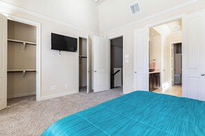 3 habitaciones, tabla de planchar con plancha, wifi y ropa de cama