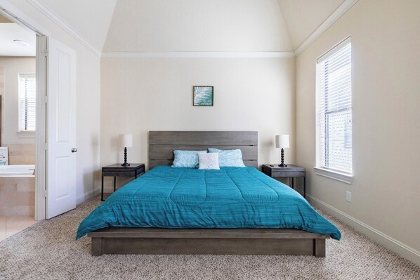 3 habitaciones, tabla de planchar con plancha, wifi y ropa de cama 