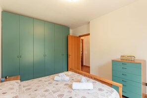 2 bedrooms, free WiFi, bed sheets - Casa Zini, Colà di Lazise, Italy (Colà di Lazise)