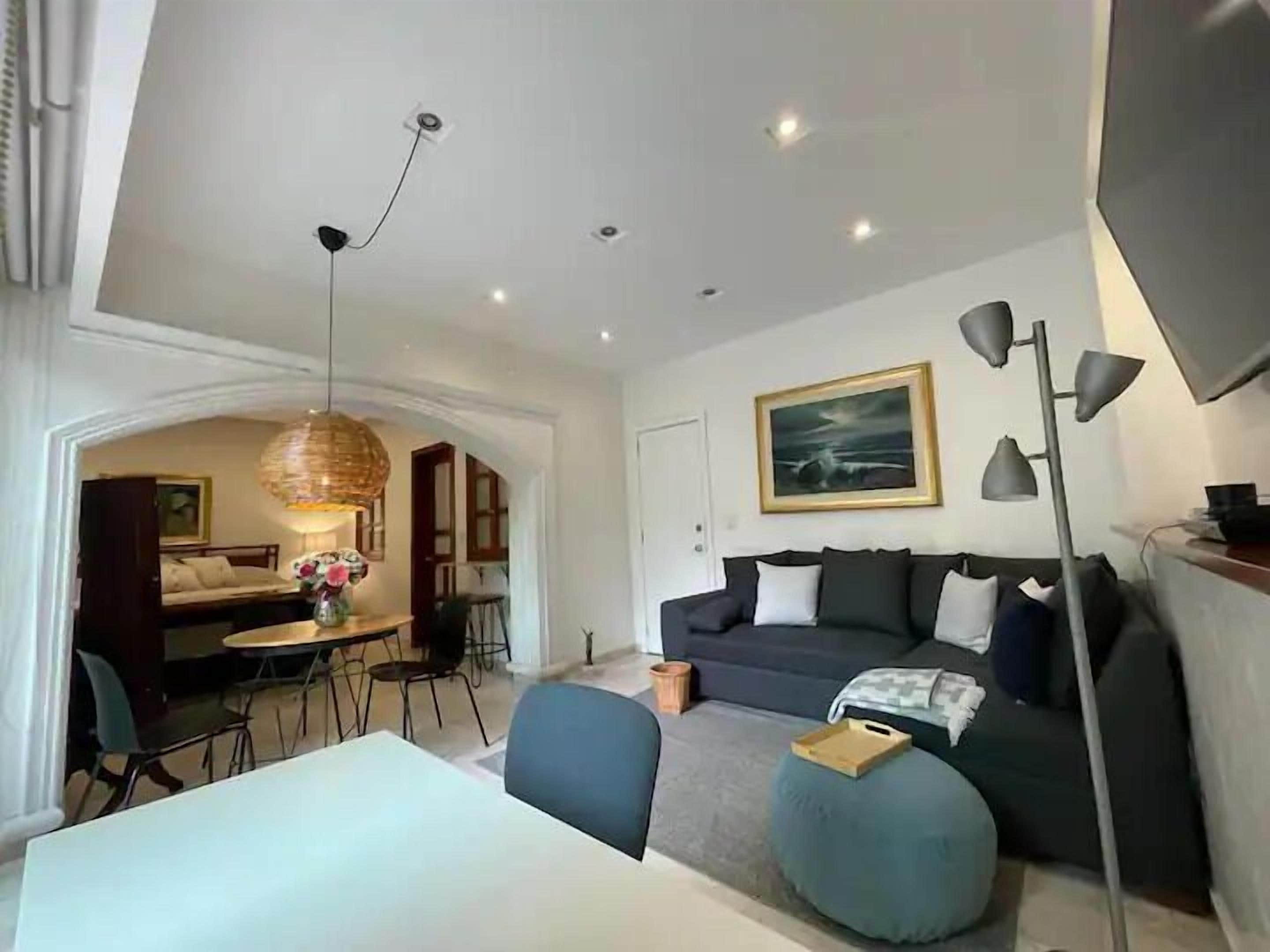 Deluxe Suite, Balcony, City View | Iron/ironing board, free WiFi