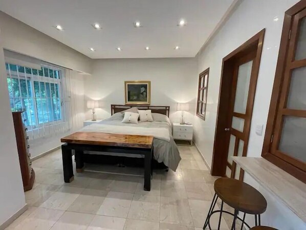 Deluxe Suite, Balcony, City View | Iron/ironing board, free WiFi