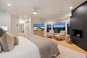 7 Schlafzimmer, Schreibtisch, Bügeleisen/Bügelbrett, Reisekinderbett