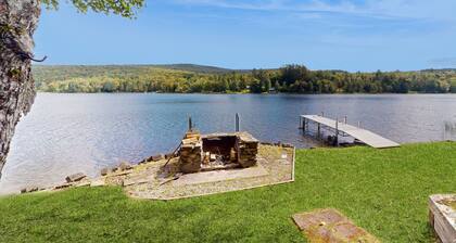 Lakehouse, waterfront, dock, kayaks, wifi, grill, outdoor dining, ping-pong, w/d