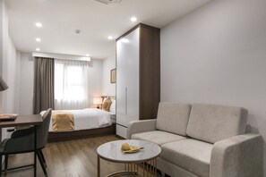 Zimmersafe, Verdunkelungsvorhänge, kostenloses WLAN