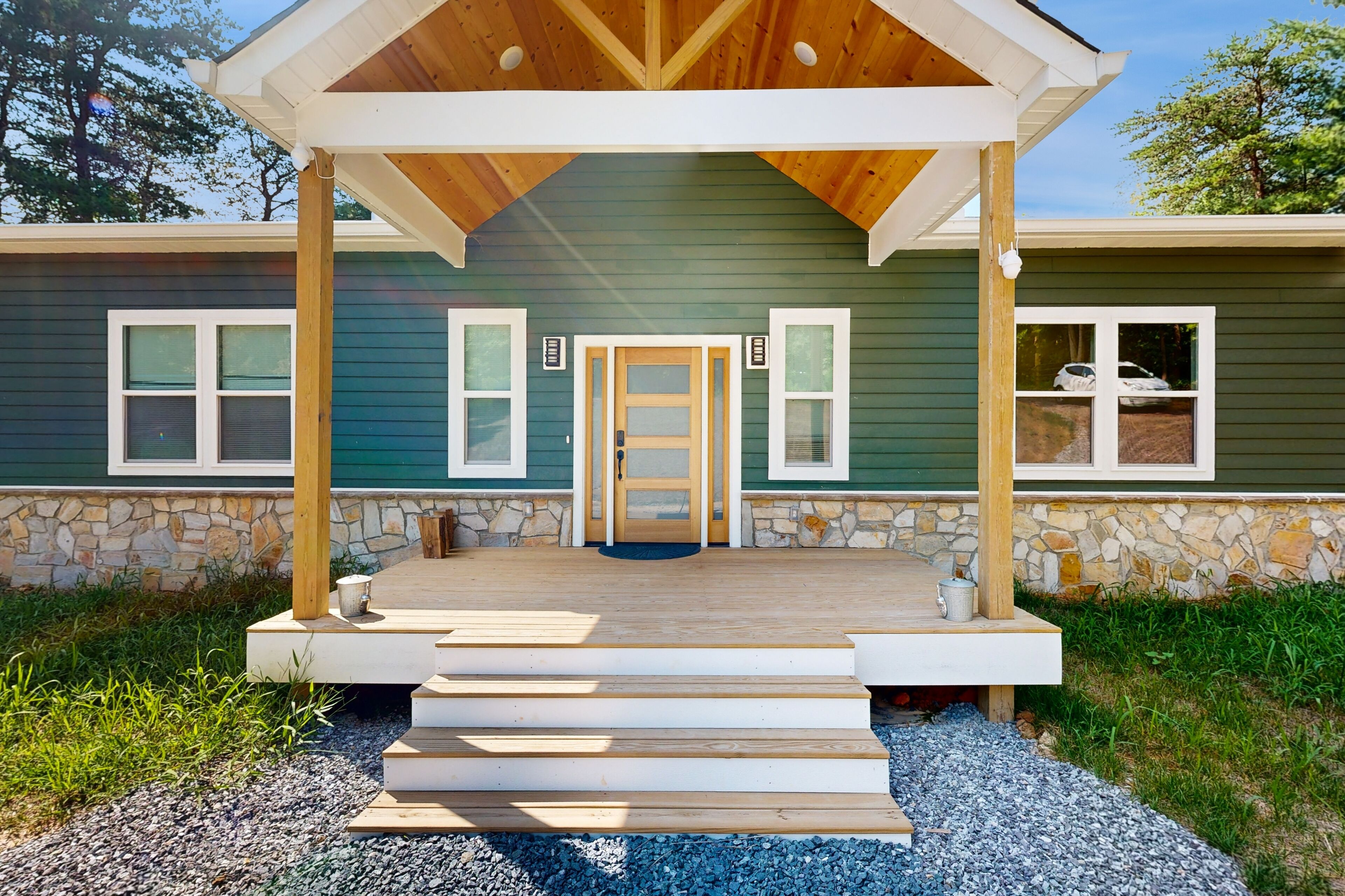 Scenic Home- Close to water activities